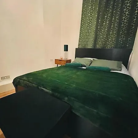 Contact Jessicawebeer Web De - Mit Privatem Whirlpool Und Heisser Sauna Lejlighed Straubing